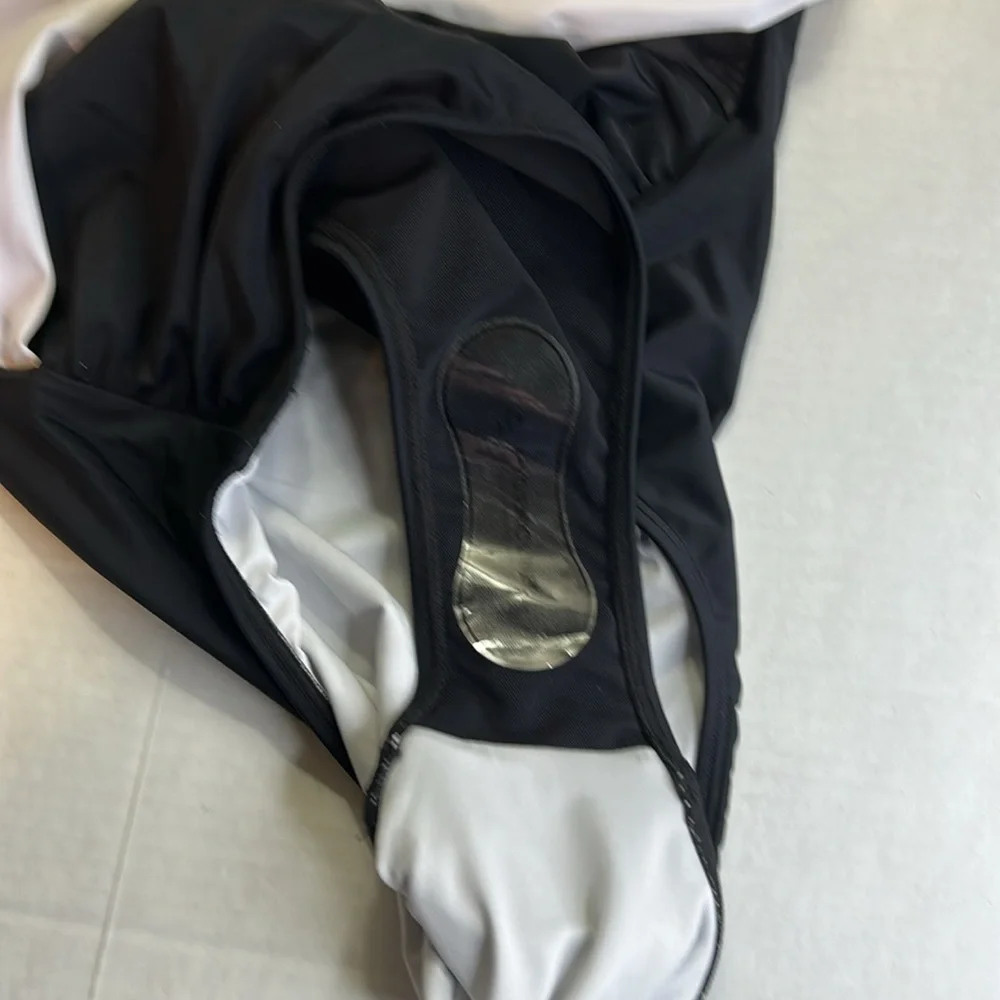 CUPSHE ASYMMETRICAL BLACK WHITE TUMMY CONTOURING ONE PEICE MESH MIDDLE SZ XL